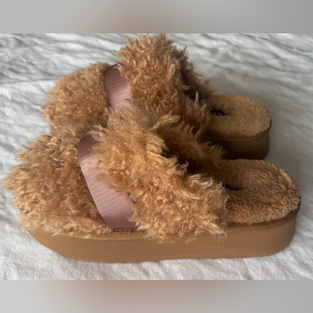 Azalea Wang Cozy Faux-Shearling Slide Sandals in Camel